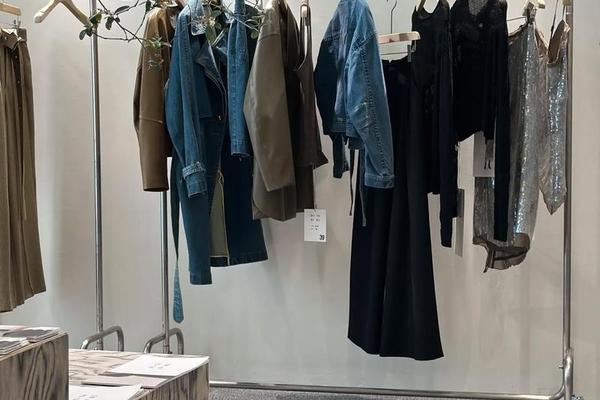 女装陈列要点(女装陈列搭配技巧图片欣赏)