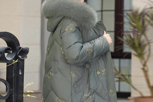 适合50岁穿的羽绒服_适合50岁女士羽绒服