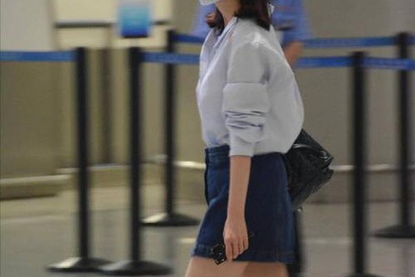 女明星机场穿搭夏天_杨幂机场穿搭图片