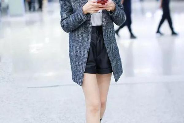 明星走机场穿搭图片女;女明星日常穿搭